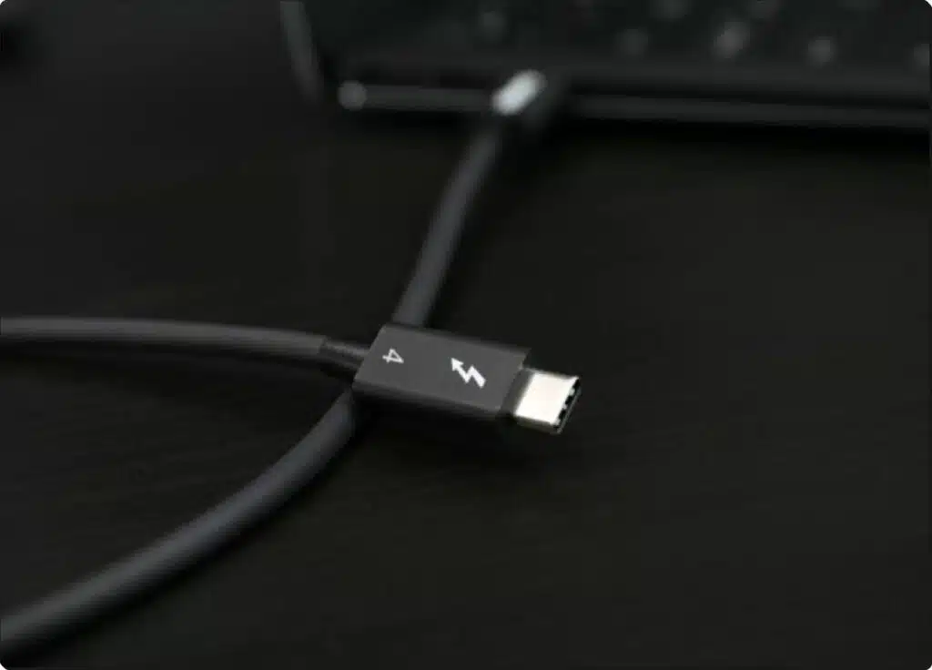썬더볼트4 기능 USB4 차이점 장단점 1